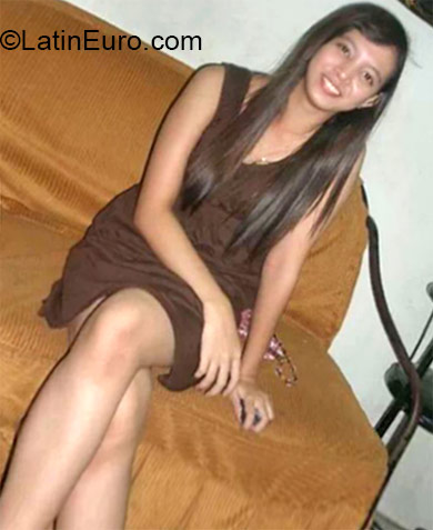 Date this voluptuous Philippines girl Rose from Manila PH752