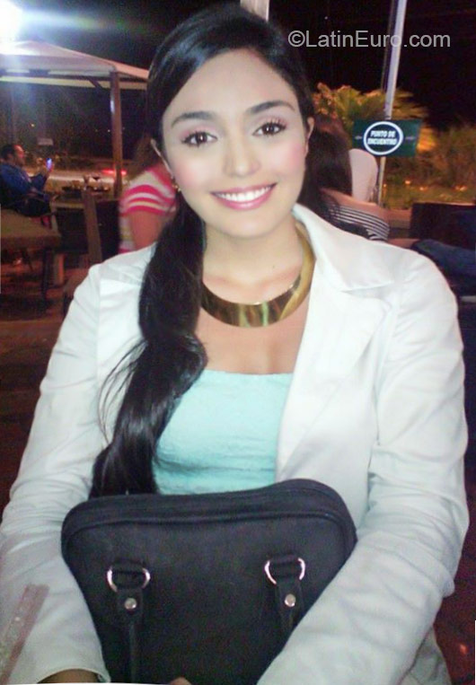 Date this pretty Colombia girl Daniela from Armenia CO17005