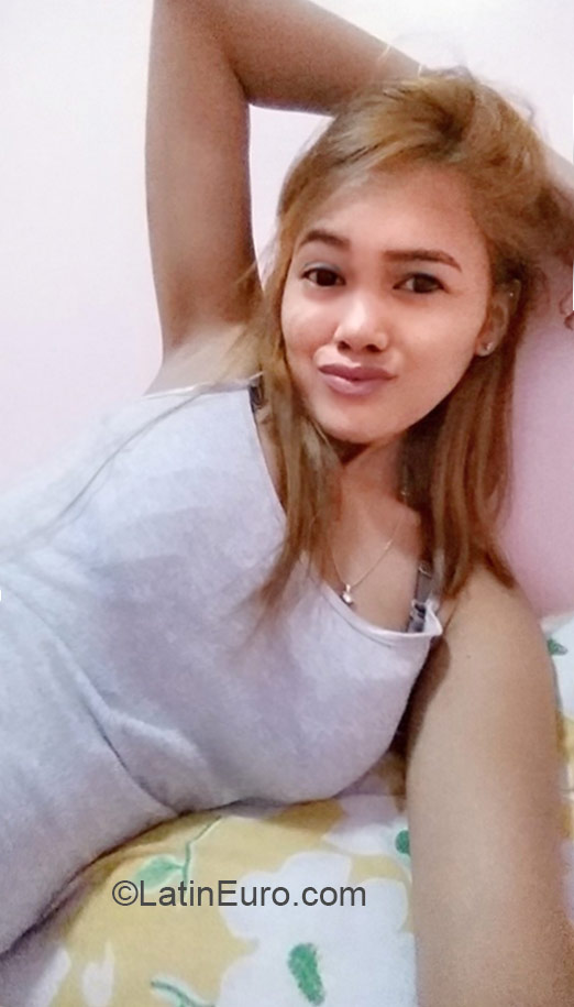 Date this tall Philippines girl Rose from Bataan PH753