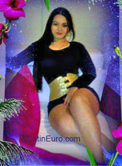 Date this charming Colombia girl Adriana from Cali CO17024