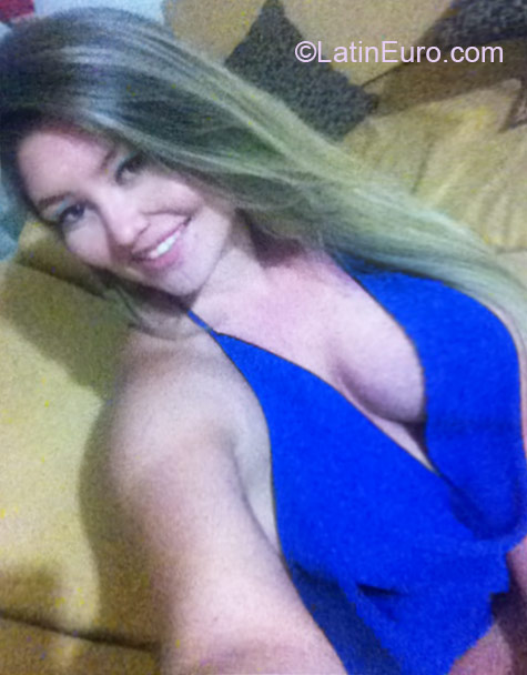 Date this happy Colombia girl Maria from Cartagena CO17026