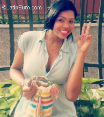 Date this sultry Colombia girl Luchi from Barranquilla CO17036