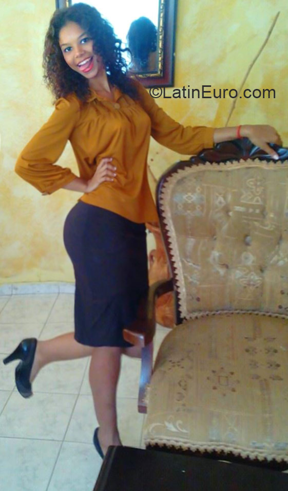 Date this stunning Dominican Republic girl Maria from Bani DO21499