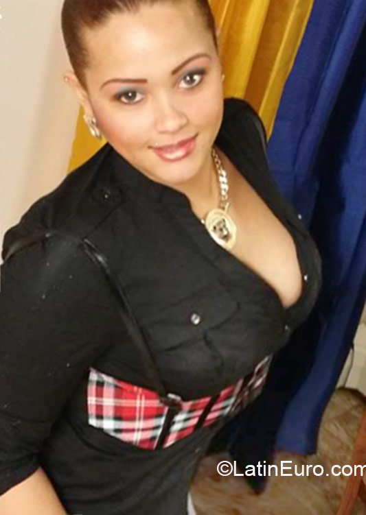 Date this hard body Dominican Republic girl Milagro from Santiago DO21511