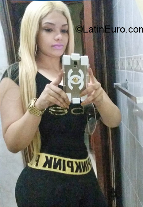 Date this attractive Dominican Republic girl Nathaly from Santo Domingo DO21550