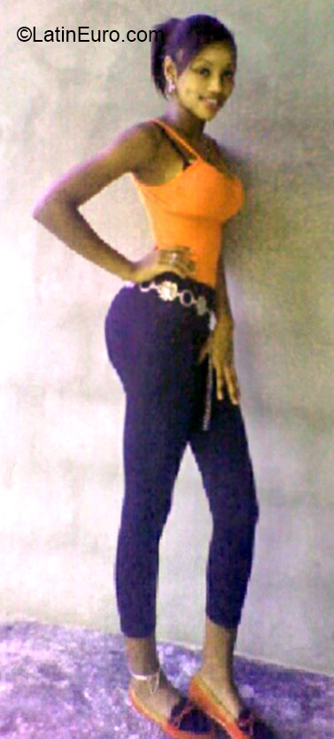 Date this lovely Dominican Republic girl Yafieriey from La Vega DO21552