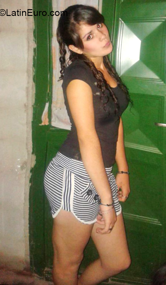 Date this young Dominican Republic girl Carina from Santo Domingo DO21566