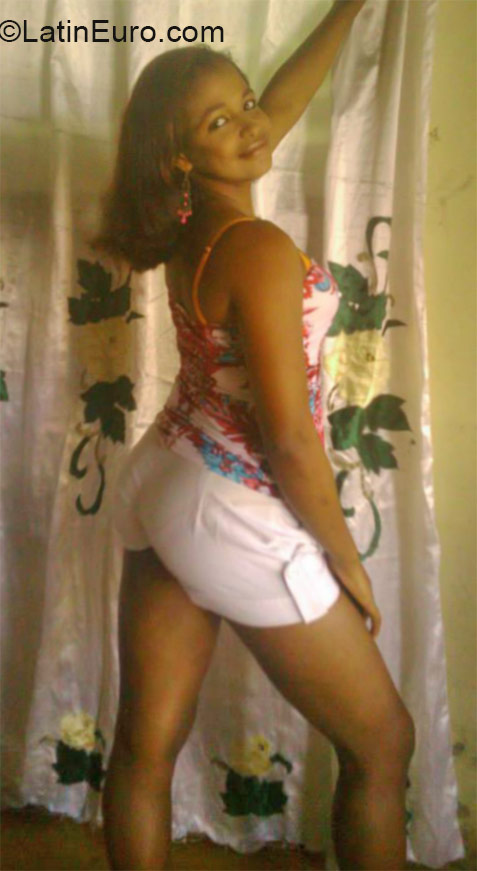 Date this good-looking Dominican Republic girl Nikaury from San francisco de macoris DO21598