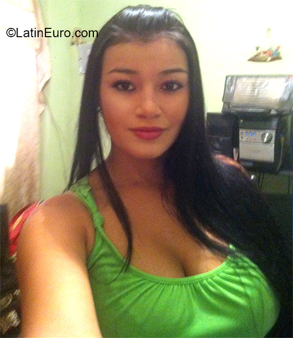 Date this attractive Colombia girl Elizabeth from Medellin CO17085