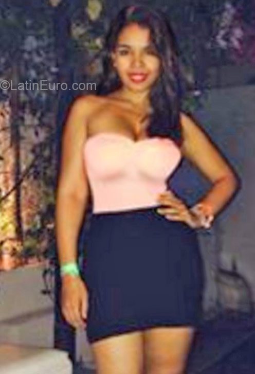 Date this sensual Colombia girl Kittycolombana from Barranquilla CO17151