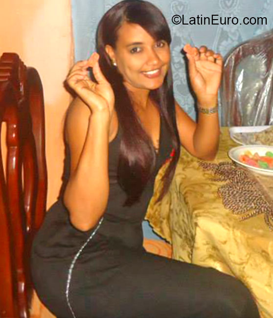 Date this happy Dominican Republic girl Alba from Haina DO21736