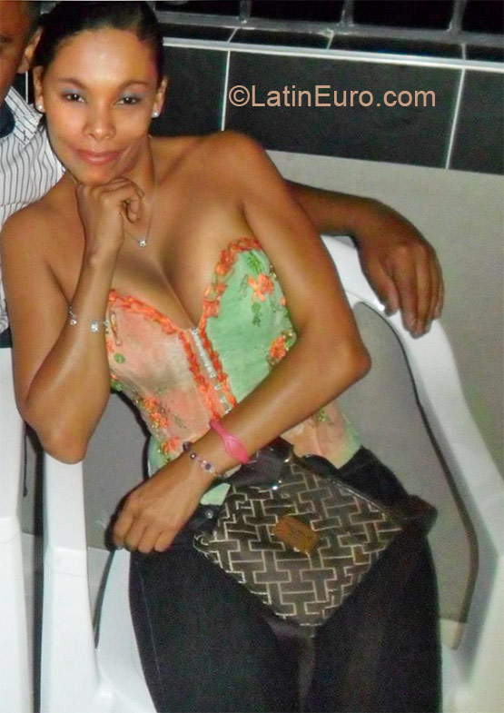Date this gorgeous Colombia girl Cristina from Bogota CO17177