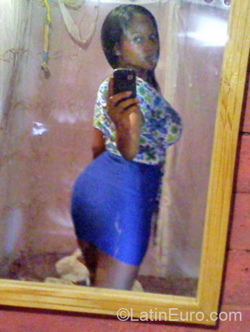 Date this sultry Dominican Republic girl Dahiany from Santo Domingo DO21785