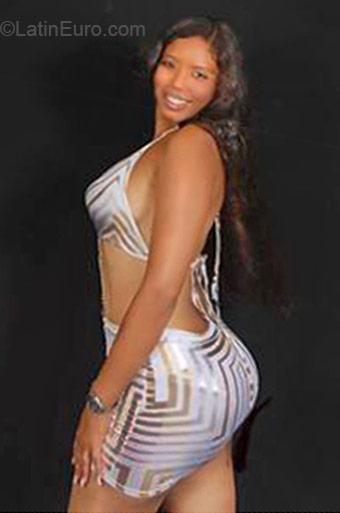 Date this stunning Dominican Republic girl Andilis from Santo Domingo DO21788