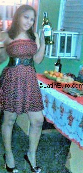Date this sensual Venezuela girl Aracelis from Caracas VE453