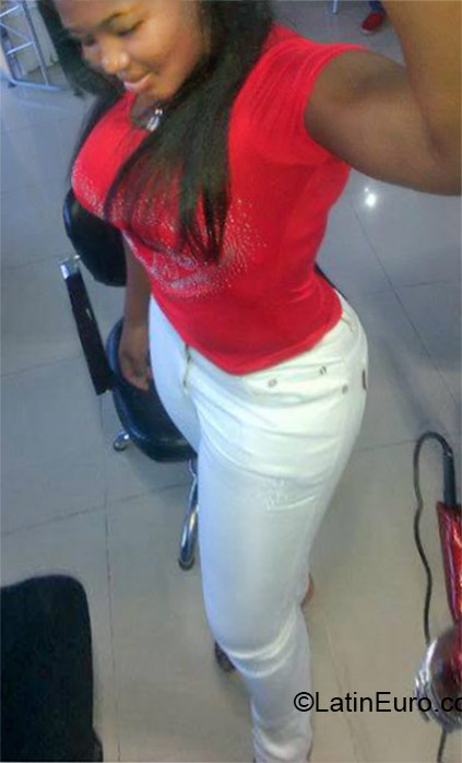 Date this good-looking Dominican Republic girl Santa from Santo Domingo DO21798