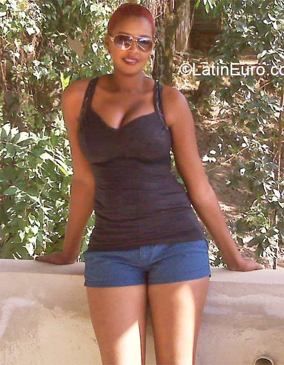 Date this athletic Dominican Republic girl Verenese from Puerto Plata DO21802