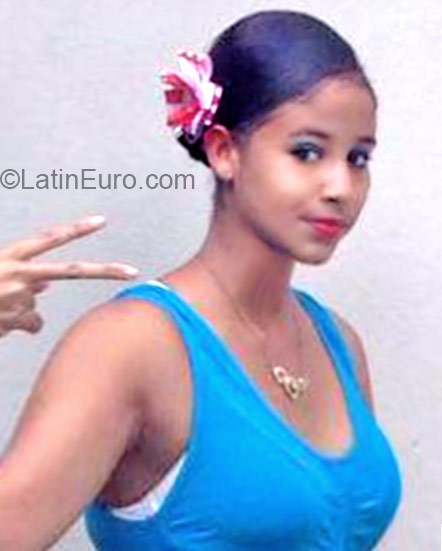 Date this charming Dominican Republic girl Angelica from Santo Domingo DO21805