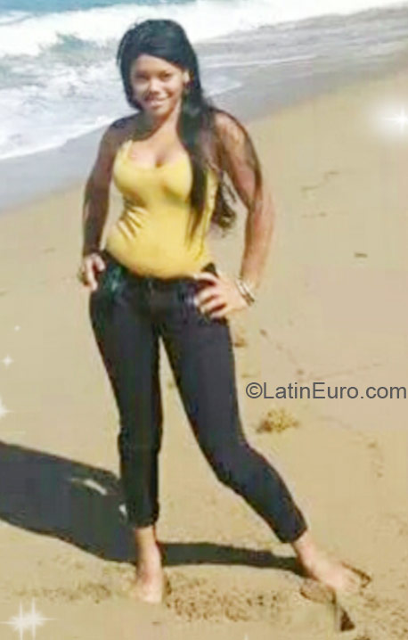 Date this hot Dominican Republic girl Nayari from Puerto Plata DO21825