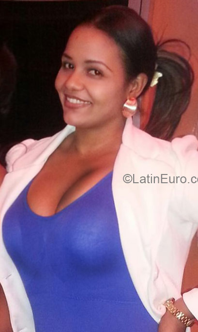 Date this good-looking Dominican Republic girl Esmeralda from Hato mayor DO21831