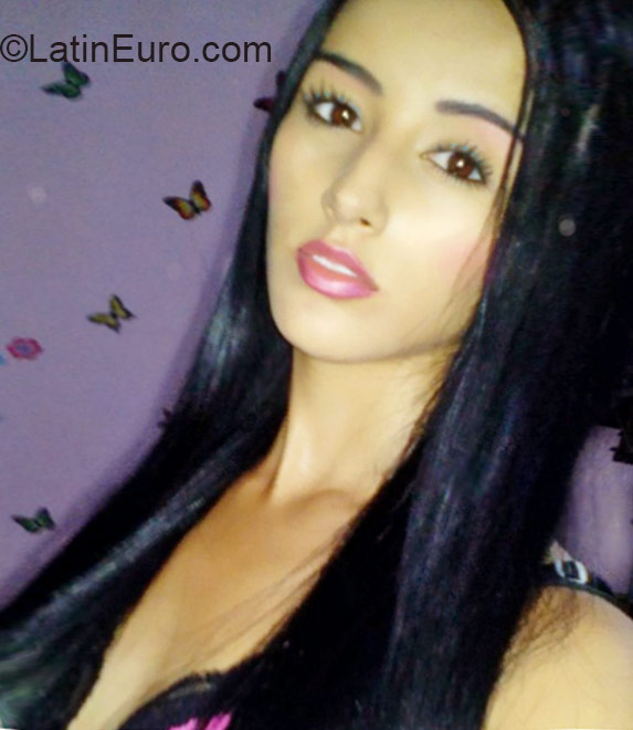 Date this beautiful Colombia girl Nathaly from Medellin CO17230