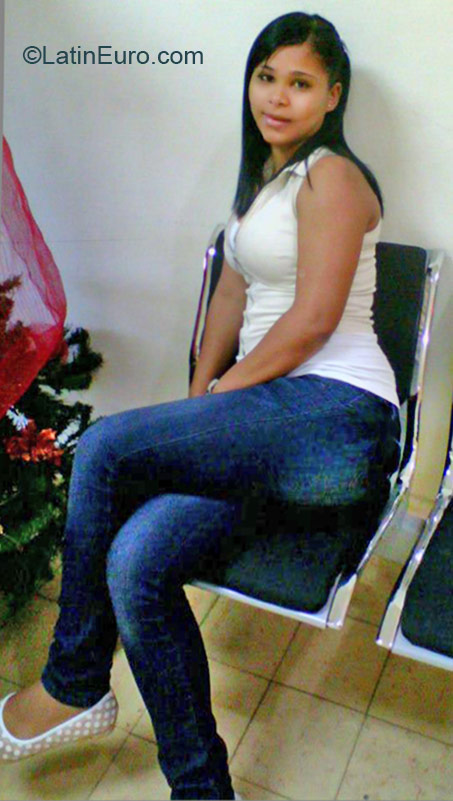 Date this athletic Dominican Republic girl Yasini from Azua DO21889
