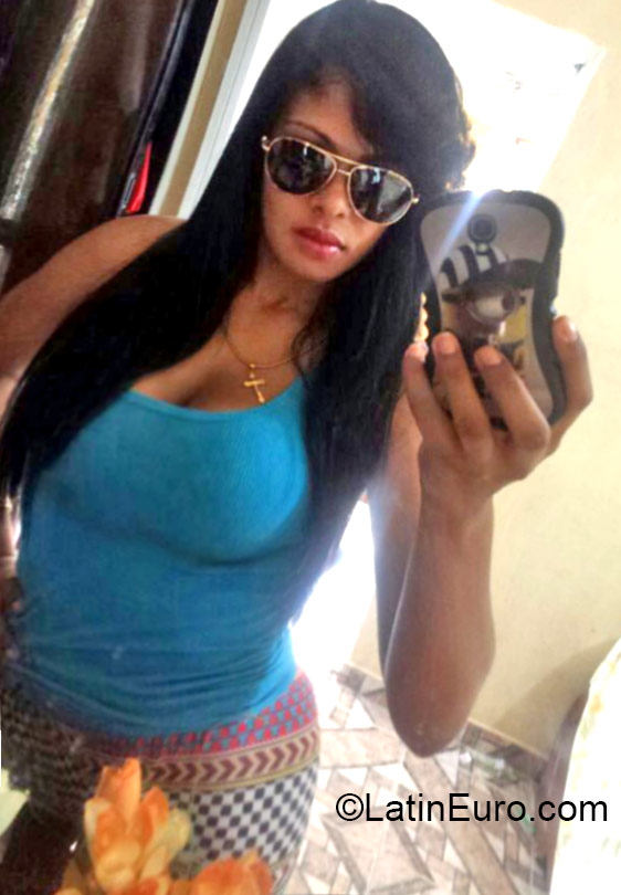 Date this charming Dominican Republic girl Dahiany from Santo Domingo DO21907
