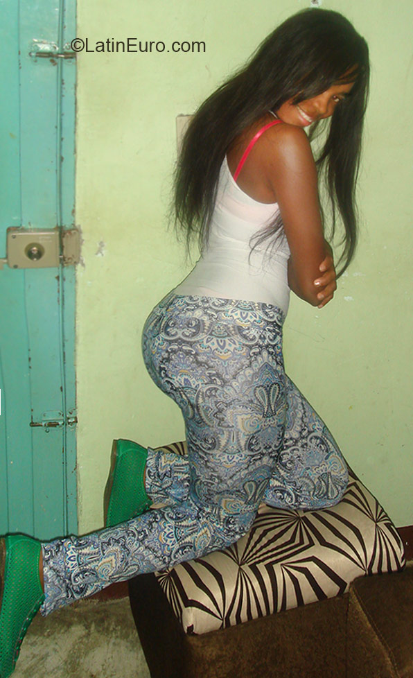 Date this fun Colombia girl Linda from Medellin CO17320