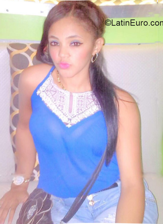 Date this passionate Dominican Republic girl Nataly from Santo Domingo DO21995