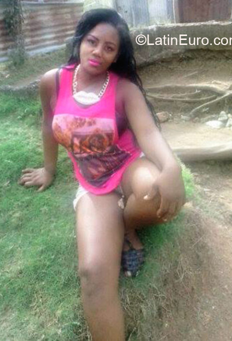 Date this athletic Jamaica girl Nadian from Kingston JM2031