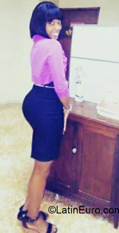 Date this nice looking Dominican Republic girl Yulisa from Santo Domingo DO22086