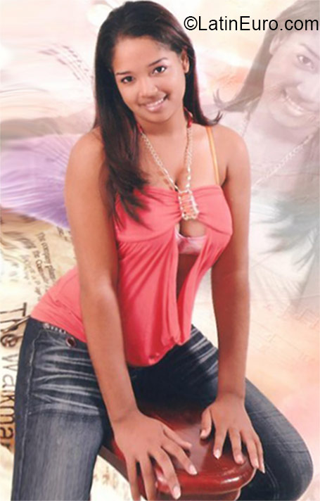Date this happy Dominican Republic girl Gisslle from Hato Mayor DO22164