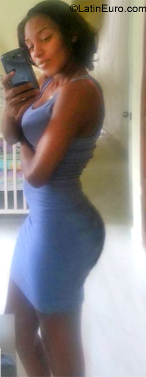 Date this hard body Dominican Republic girl Vanessa from San Cristobal DO22185