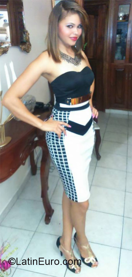 Date this pretty Dominican Republic girl Yefreisi from Santo Domingo DO22213