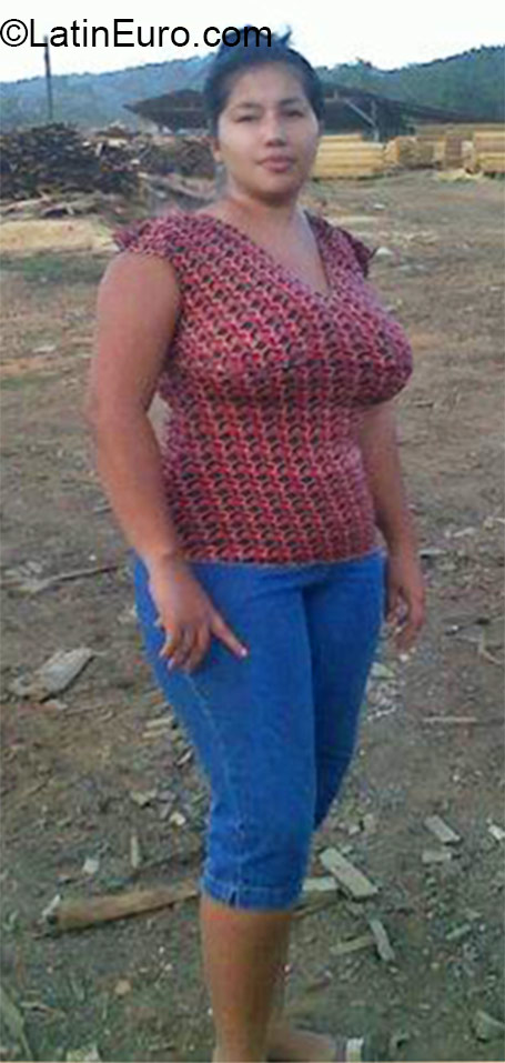 Date this good-looking Honduras girl Evelin from Roatan HN1532