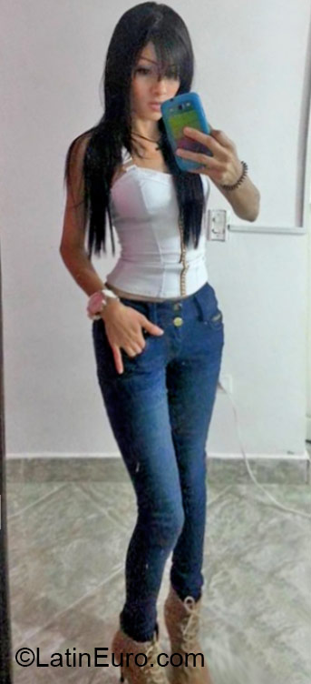 Date this happy Colombia girl Leidi arsila from Medellin CO17501