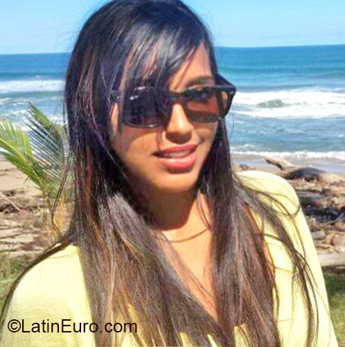 Date this sultry Dominican Republic girl Laura from Santo Domingo DO22333