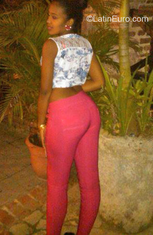 Date this voluptuous Dominican Republic girl Rochily from Santo Domingo DO22417