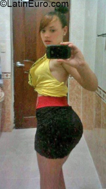 Date this fun Dominican Republic girl Nathaly from Santiago DO22426