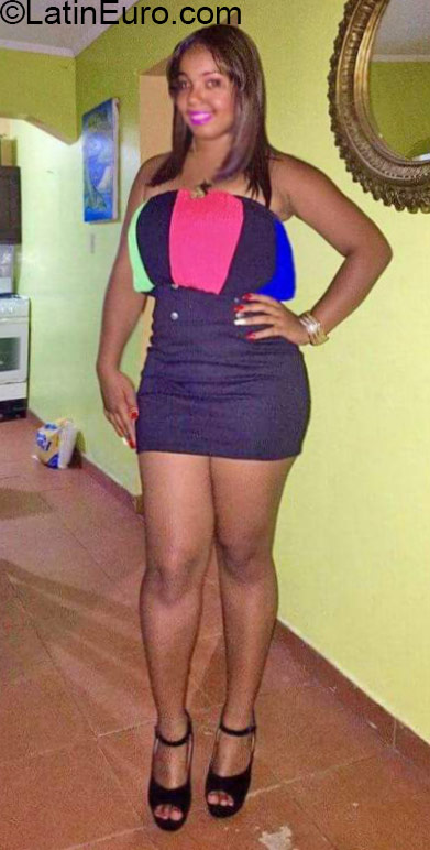Date this passionate Dominican Republic girl Meymel from Puerto Plata DO25562
