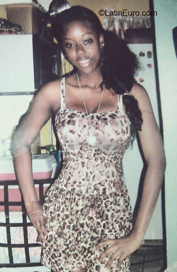 Date this foxy Jamaica girl Kayla from Kingston JM2083
