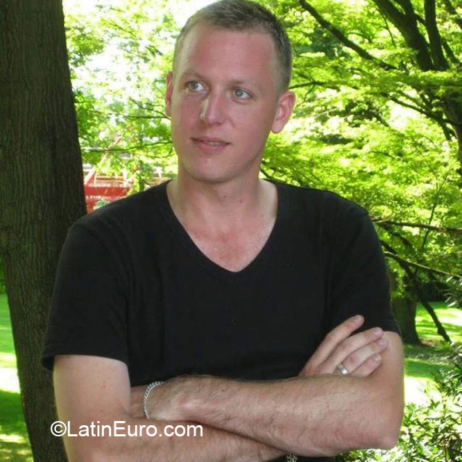 Date this good-looking Netherlands man Roel from Utrecht NL266
