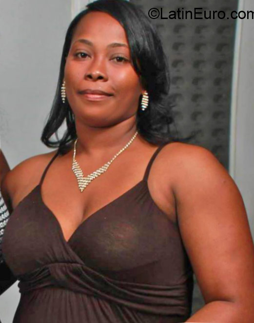 Date this lovely Dominican Republic girl Cesarina from Santo Domingo DO22508
