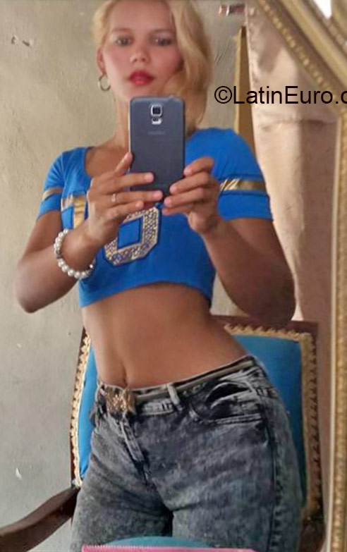 Date this hot Dominican Republic girl Yahairia from Santiago DO22553