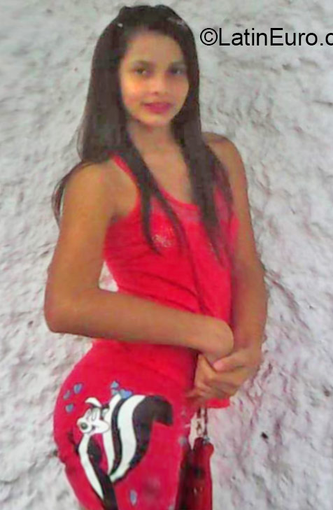 Date this cute Colombia girl Maria from Garzon CO17684
