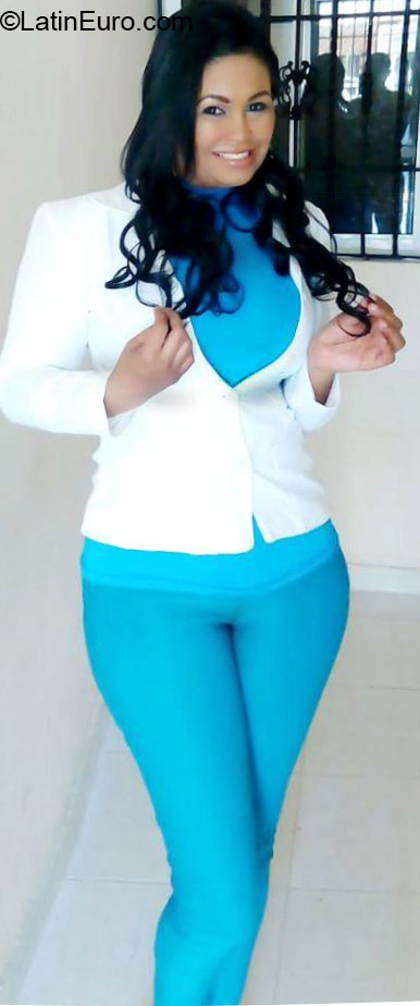 Date this stunning Dominican Republic girl Yocasta from Santiago DO26189
