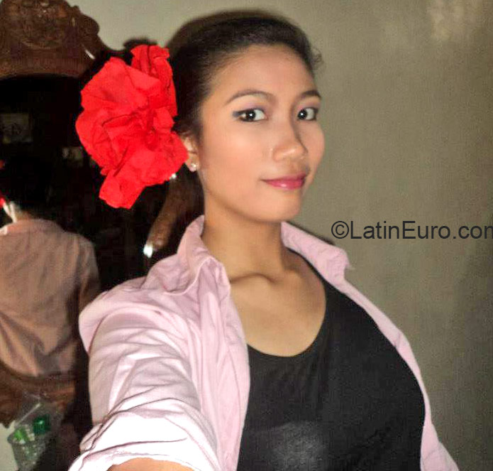 Date this hot Philippines girl Shairia from Angadanan PH799