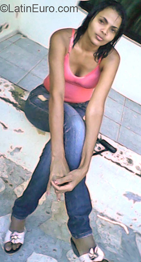 Date this georgeous Dominican Republic girl Andrea from Santo Domingo DO22737