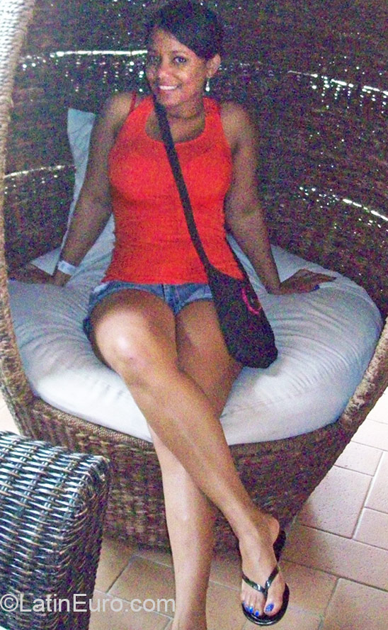 Date this gorgeous Dominican Republic girl Natalie from Santiago DO22740