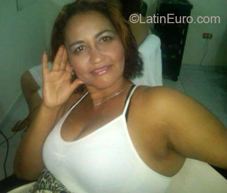 Date this sultry Dominican Republic girl Nena from Santo Domingo DO22745